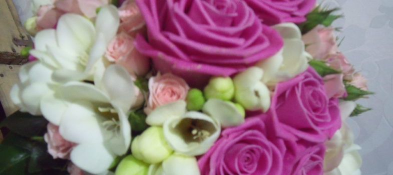 Ramo colorido con rosas de color rosa