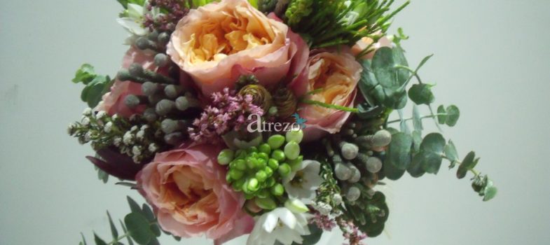 Rosa con decorados de verde