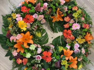 Corona de flores variadas de colores 90cm