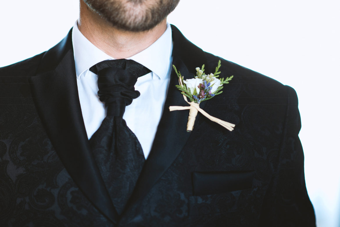 Hombre flores boda