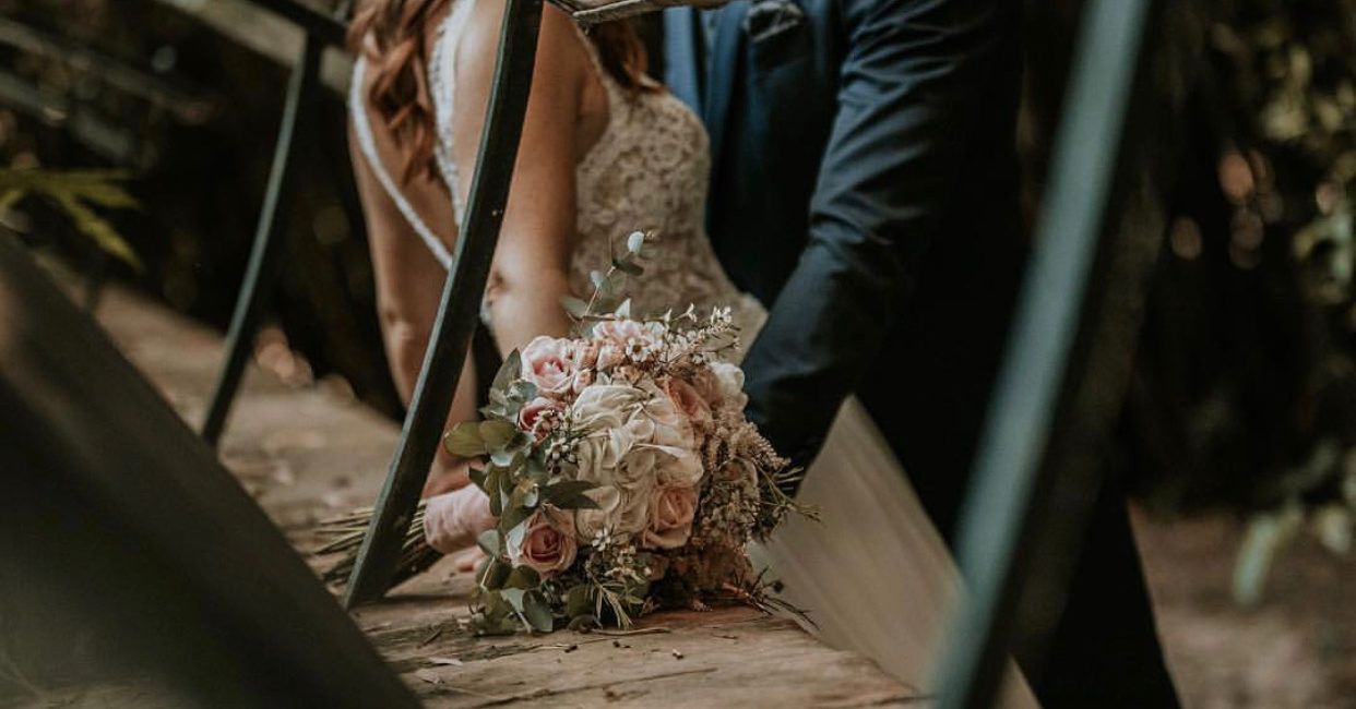 Ramo de novia flores blancas y rosas boda granada